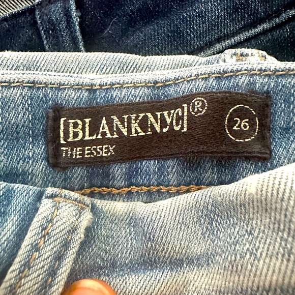 BLANK NYC “THE ESSEX” CUT OFF JEAN SHORTS size 26 - Picture 3 of 3